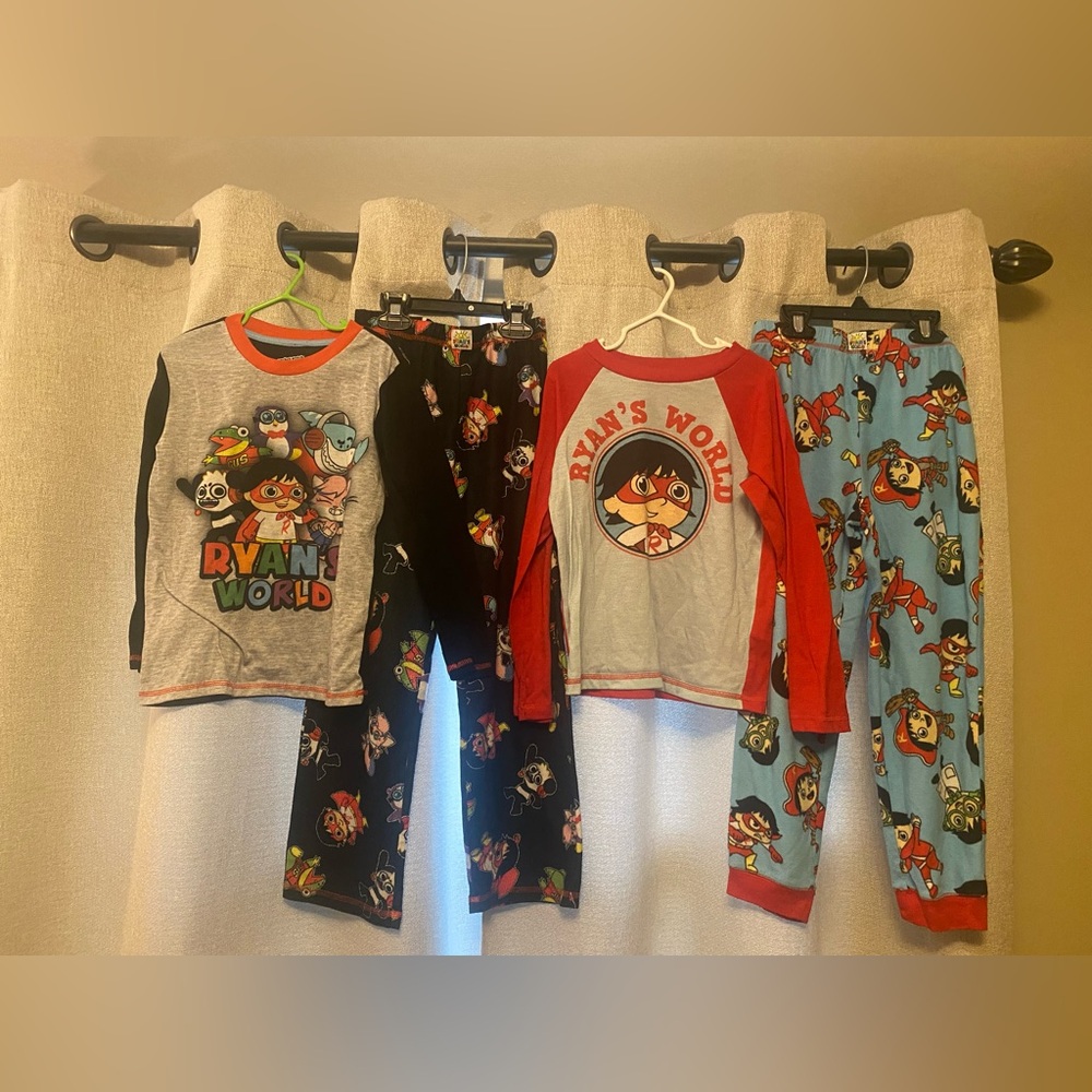 Ryan’s World Size S (6/7) 2 Pack Kids Pajamas Set - Red, Black, Grey, Blue!!